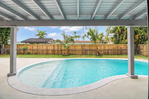 4940 SW 87th Court Miami FL 33165