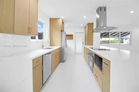 4940 SW 87th Court Miami FL 33165