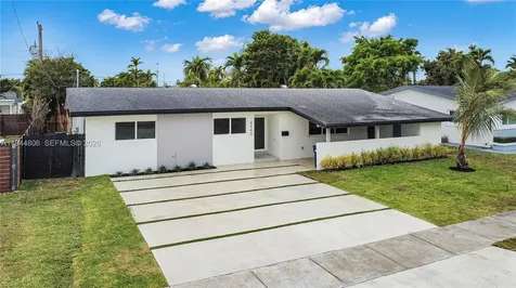 4940 SW 87th Court Miami FL 33165