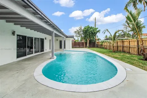 4940 SW 87th Court Miami FL 33165