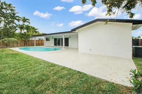 4940 SW 87th Court Miami FL 33165
