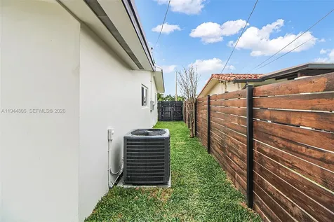 4940 SW 87th Court Miami FL 33165