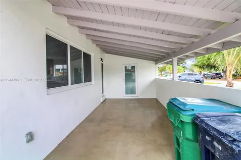 4940 SW 87th Court Miami FL 33165