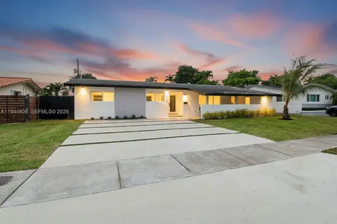4940 SW 87th Court Miami FL 33165