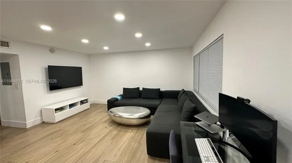 1451 N 12th Court Hollywood FL 33019