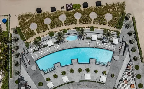 18555 Collins Avenue Sunny Isles Beach FL 33160
