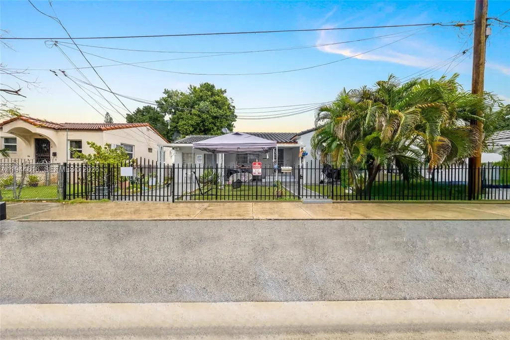 943 SW 9th Avenue Miami FL 33130