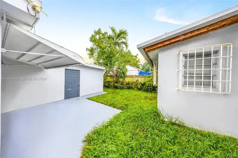 943 SW 9th Avenue Miami FL 33130