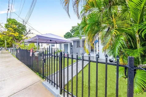 943 SW 9th Avenue Miami FL 33130