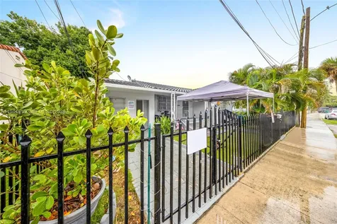 943 SW 9th Avenue Miami FL 33130