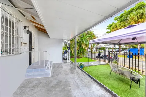 943 SW 9th Avenue Miami FL 33130
