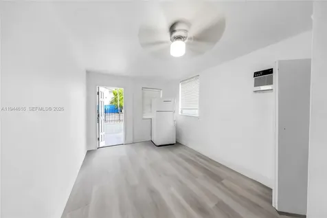 943 SW 9th Avenue Miami FL 33130