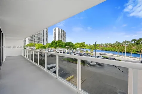 20505 E Country Club Drive Aventura FL 33180