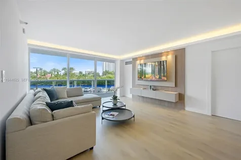 20505 E Country Club Drive Aventura FL 33180