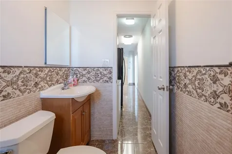 2325 NW 30th Street Oakland Park FL 33311