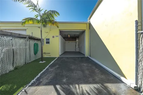 2325 NW 30th Street Oakland Park FL 33311