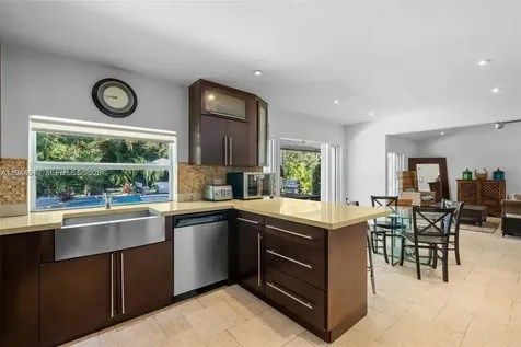 6411 SW 185th Way Weston FL 33332