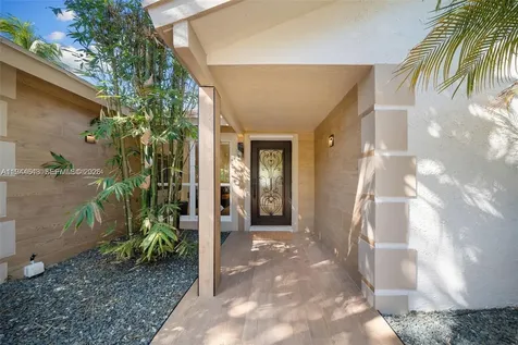 6411 SW 185th Way Weston FL 33332