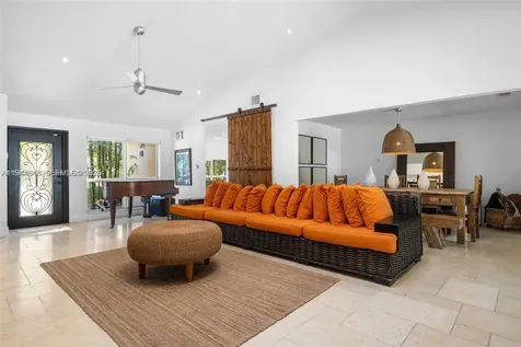 6411 SW 185th Way Weston FL 33332