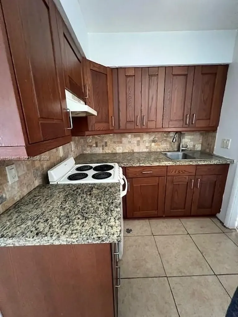 413 SW 2nd Avenue Dania Beach FL 33004