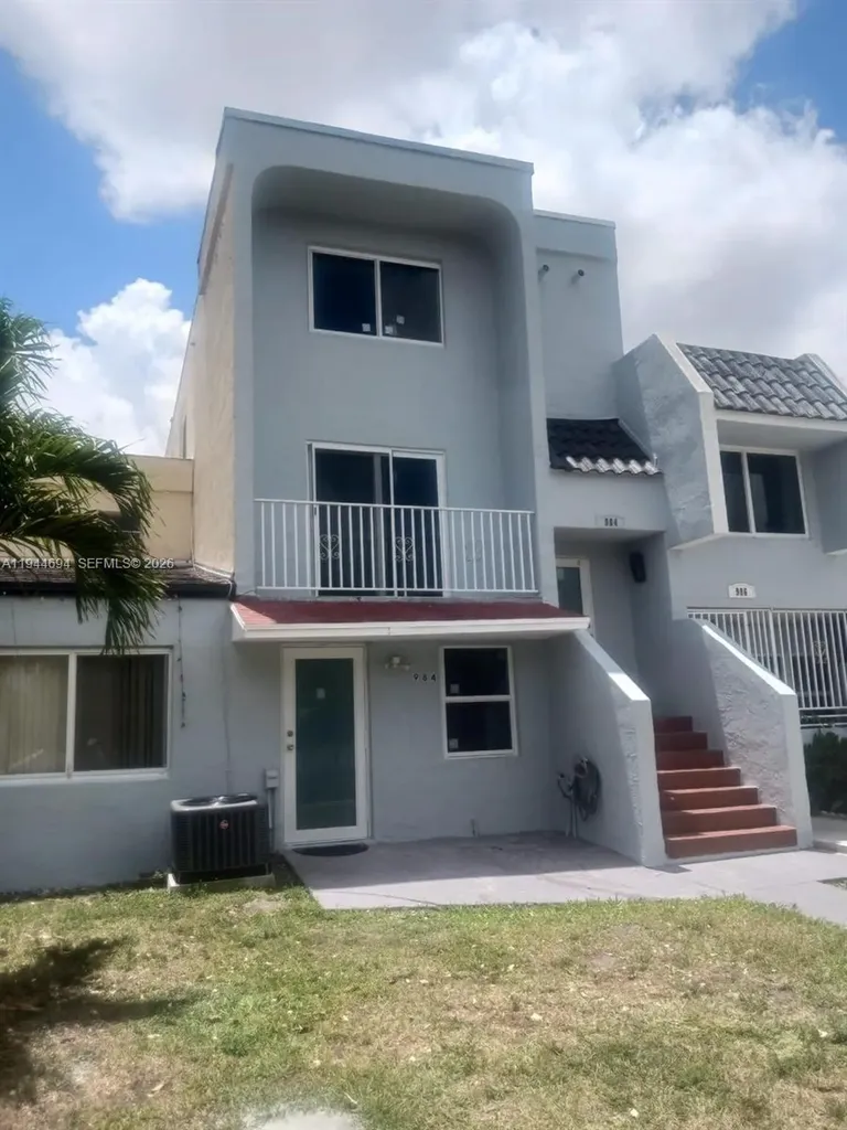 984 W 40th Street Hialeah FL 33012