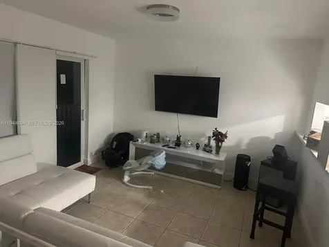 984 W 40th Street Hialeah FL 33012