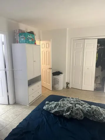 984 W 40th Street Hialeah FL 33012