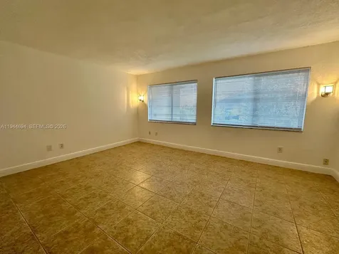 984 W 40th Street Hialeah FL 33012