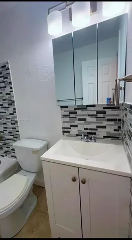 984 W 40th Street Hialeah FL 33012