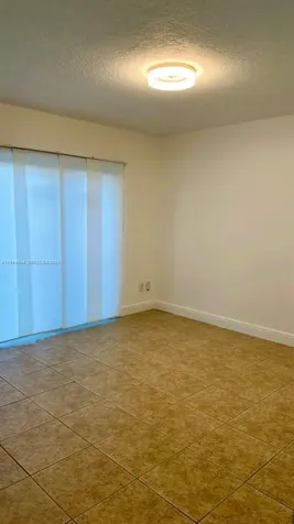 984 W 40th Street Hialeah FL 33012