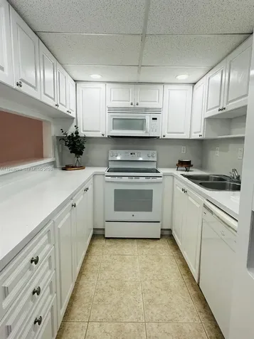 984 W 40th Street Hialeah FL 33012
