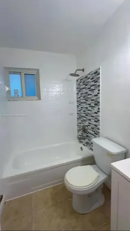 984 W 40th Street Hialeah FL 33012