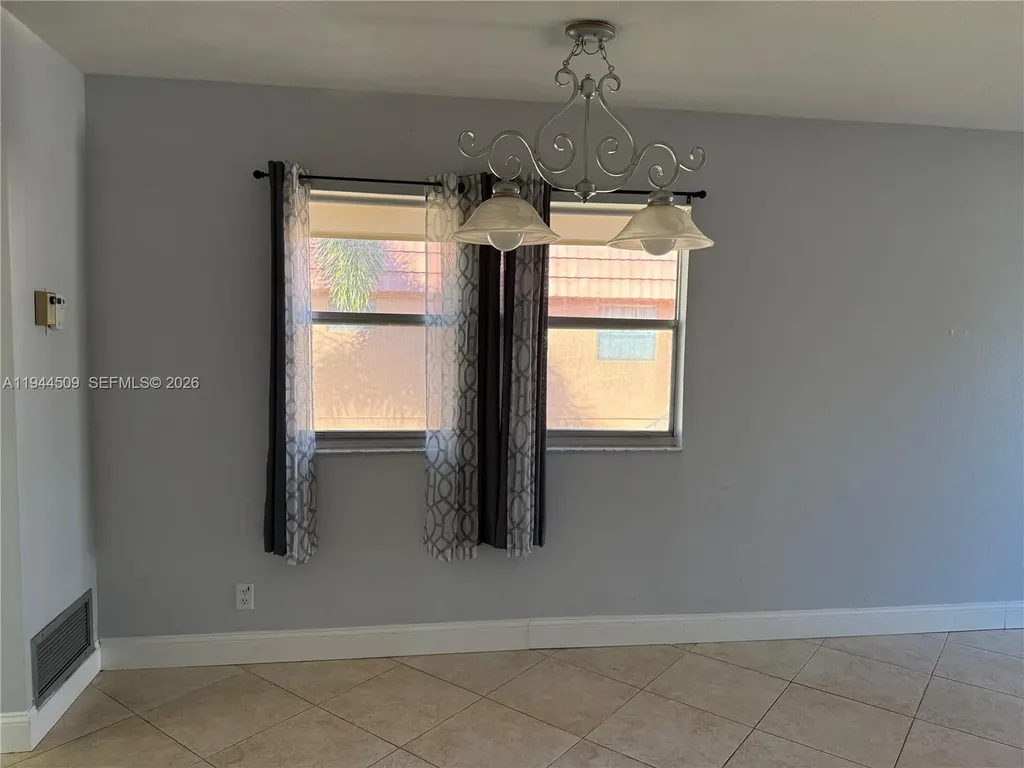 566 Saxony L Delray Beach FL 33446