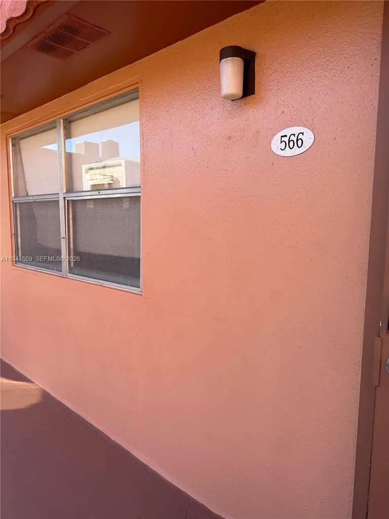 566 Saxony L Delray Beach FL 33446