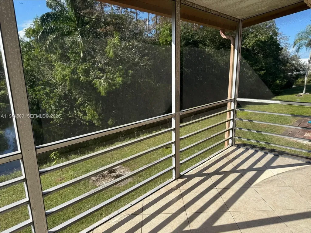 566 Saxony L Delray Beach FL 33446