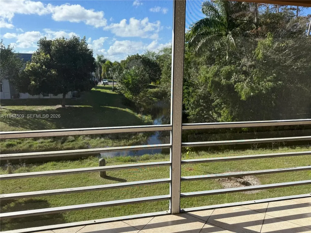 566 Saxony L Delray Beach FL 33446