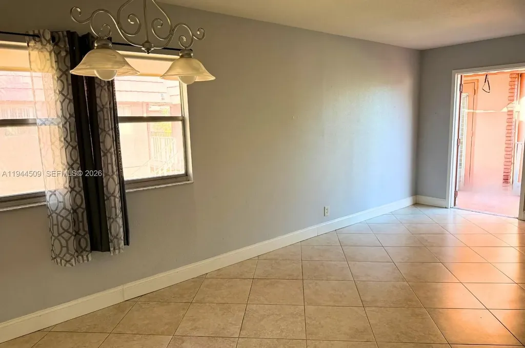 566 Saxony L Delray Beach FL 33446