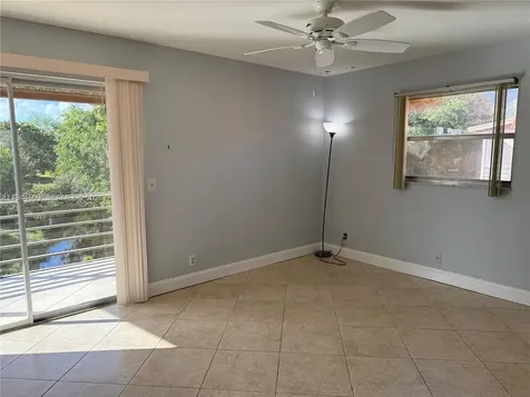 566 Saxony L Delray Beach FL 33446
