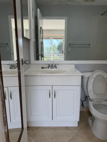 566 Saxony L Delray Beach FL 33446