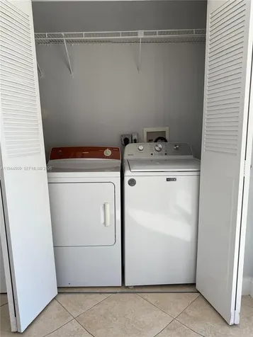 566 Saxony L Delray Beach FL 33446