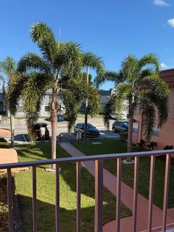566 Saxony L Delray Beach FL 33446