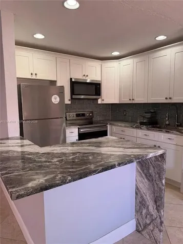 566 Saxony L Delray Beach FL 33446