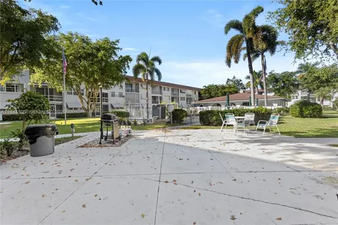 400 SE 10th Street Deerfield Beach FL 33441