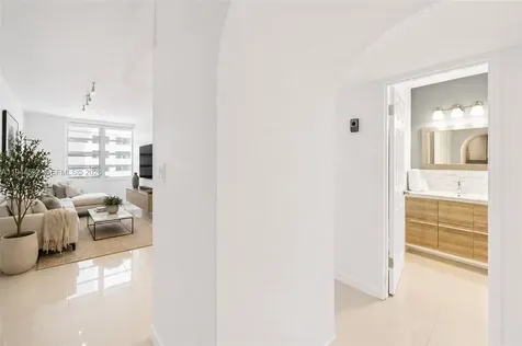 100 Lincoln Road Miami Beach FL 33139