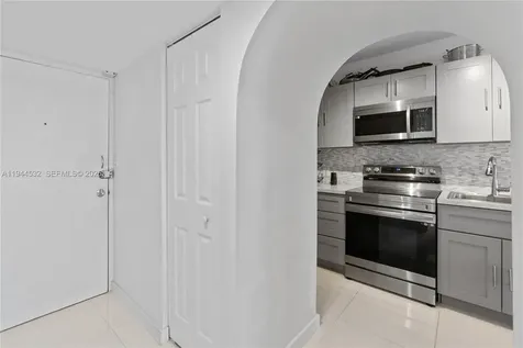 100 Lincoln Road Miami Beach FL 33139