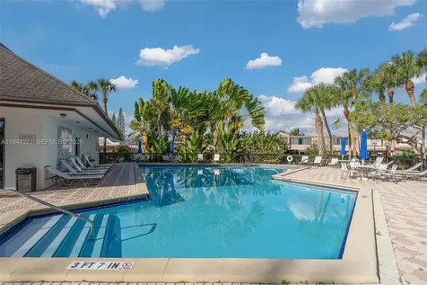 13953 Kendale Lakes Circle Miami FL 33183
