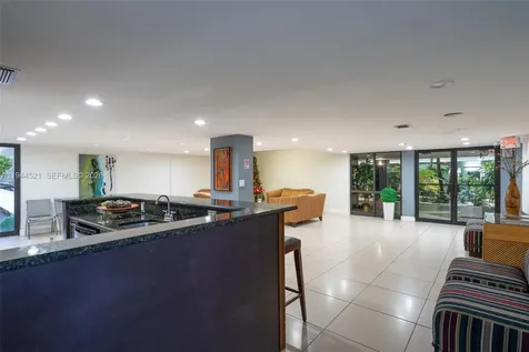 13953 Kendale Lakes Circle Miami FL 33183