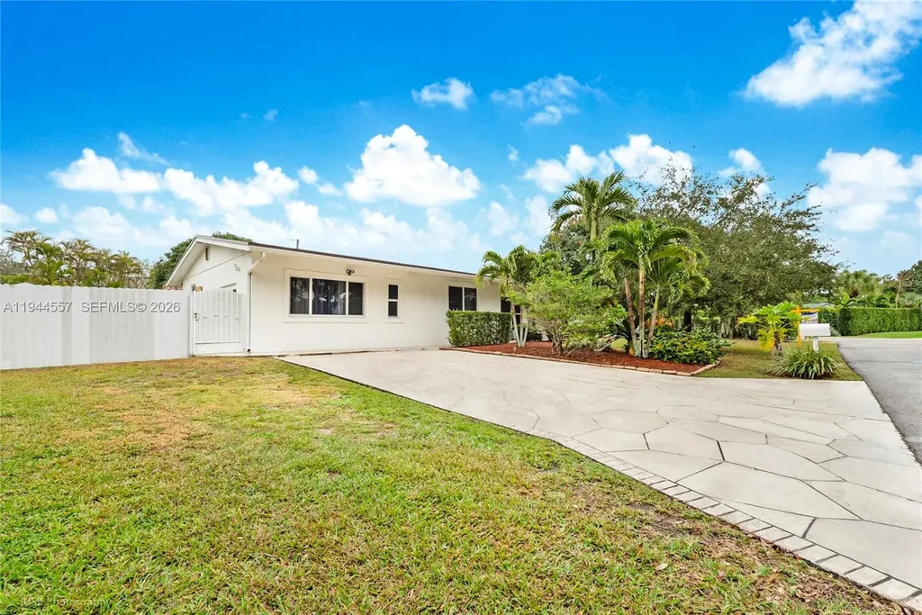8265 SW 119th Street Miami FL 33156