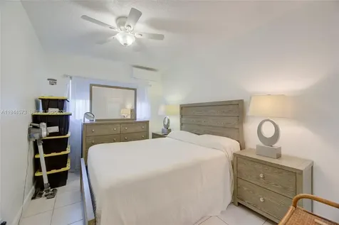 800 SW 11th Avenue Hallandale Beach FL 33009