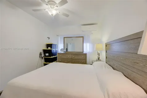 800 SW 11th Avenue Hallandale Beach FL 33009